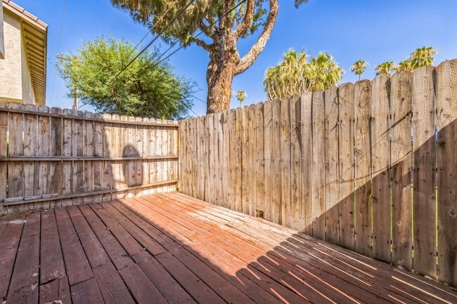 Building Photo - 74624 Driftwood Dr