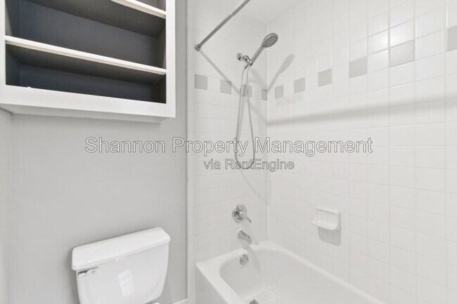 Building Photo - 1604 Reinerman St