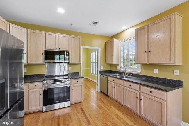 Building Photo - 5910 Great Star Dr