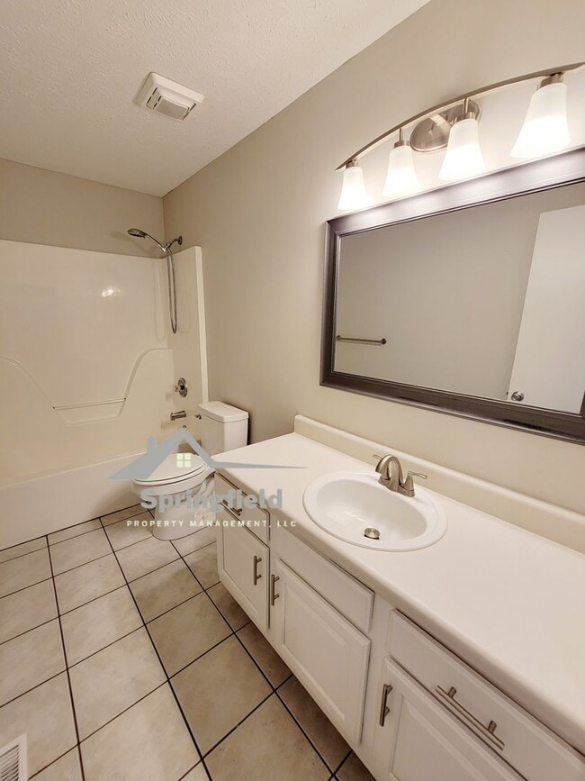 Building Photo - Great Southwest Location - Kickapoo, Chero...