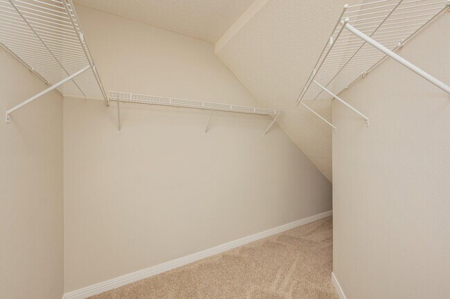 Building Photo - 546 Tikell Dr