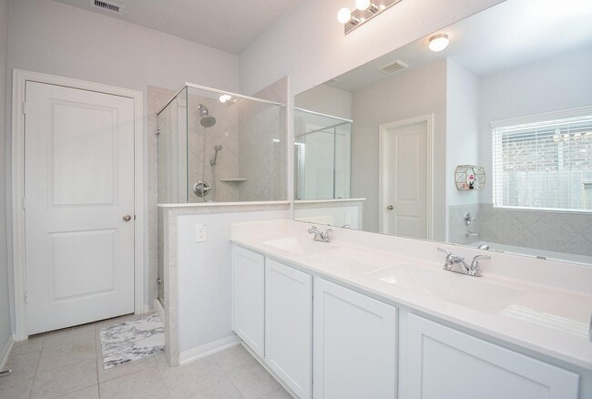 Building Photo - 16310 Westley Ridge Dr