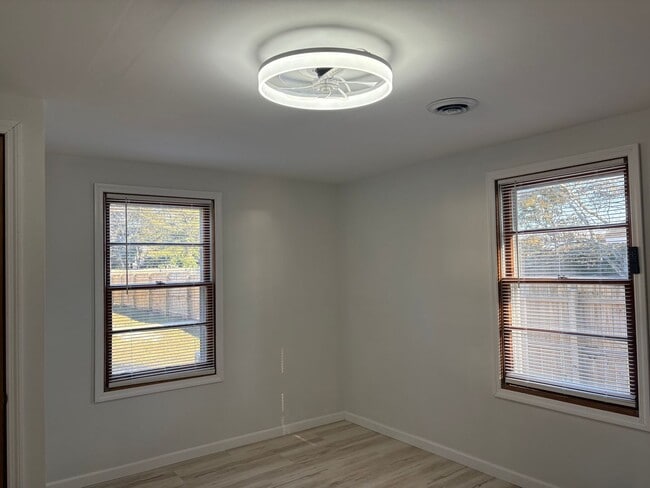 Building Photo - 2 Bedroom 1 Bath Home in Jarvisburg $1950/mo