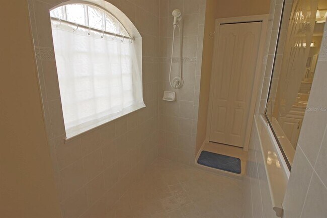 Building Photo - 811 Rotonda Cir