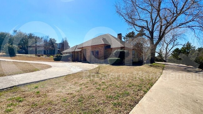 Building Photo - 10 Cypress Ct