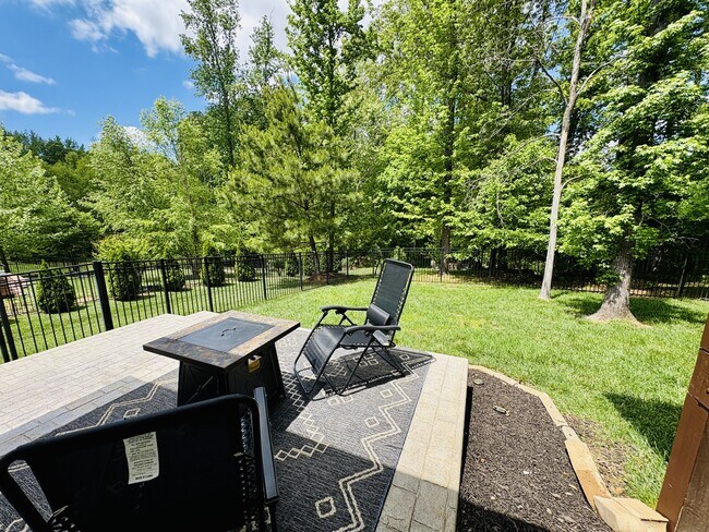 Building Photo - 1268 Easthaven Dr