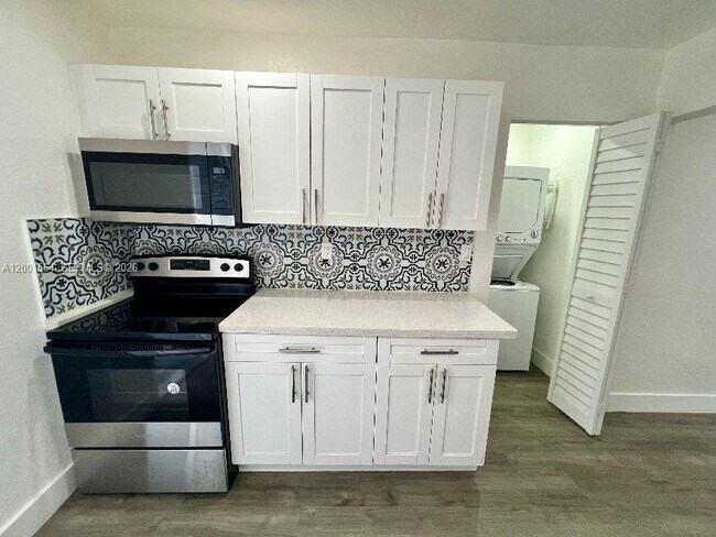 Building Photo - 2620 NW 18th Terrace