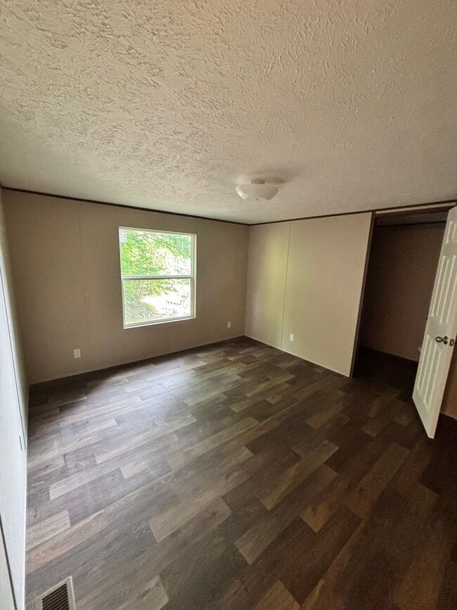 Building Photo - 49 Crooked Fork Ln