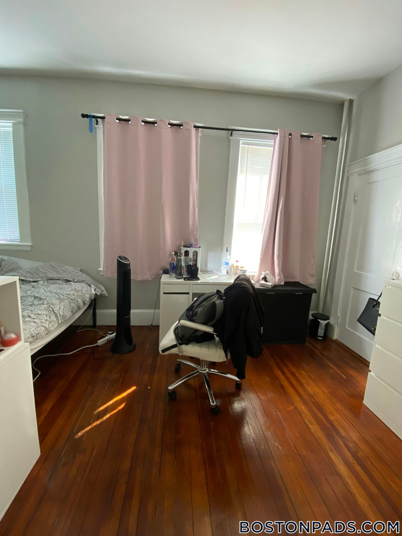 Building Photo - 447 Park Dr