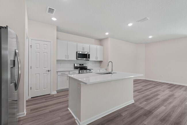 Building Photo - 46 Poplar Dr