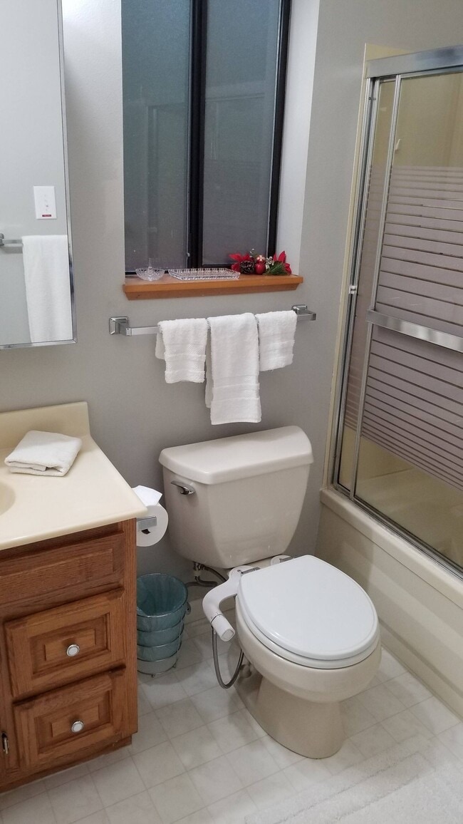 Building Photo - 1881 Cliff Rd