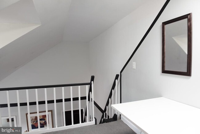 Building Photo - 718 S Washington St