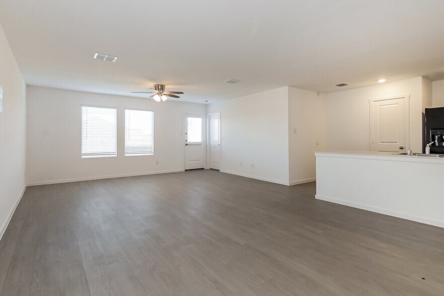 Building Photo - 1809 Javelina St