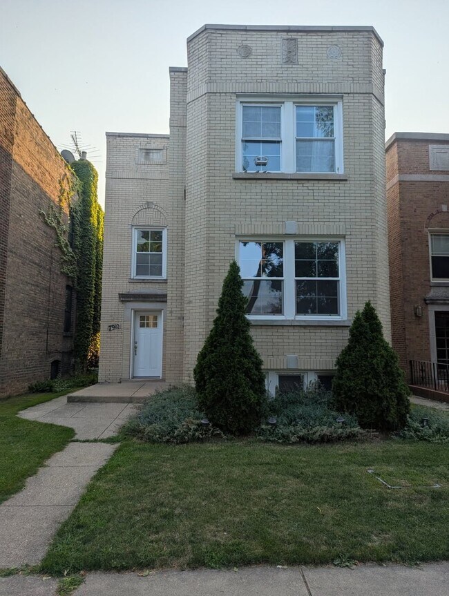 Building Photo - 7910 Karlov Ave