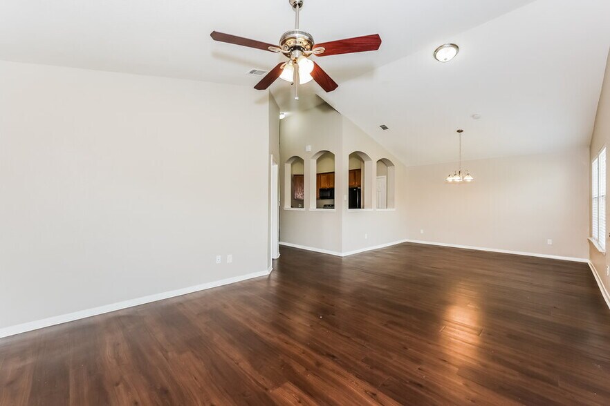 Building Photo - 926 Hannah Way