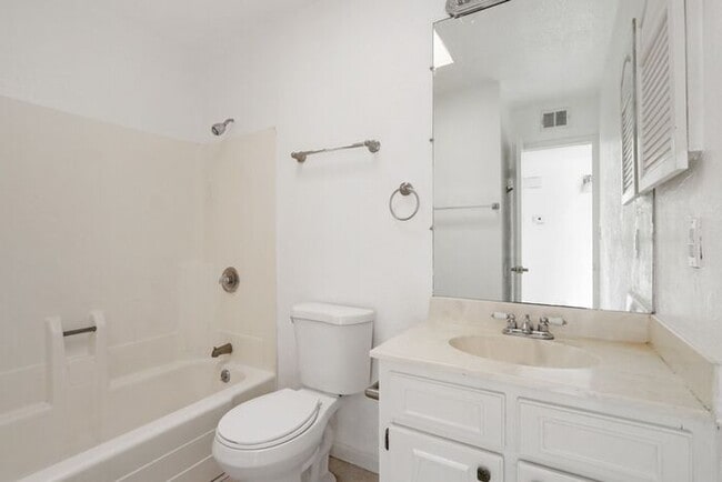 Building Photo - Beautiful brick home in the Vista Del Sol ...