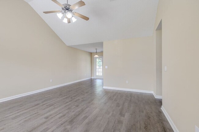 Building Photo - Move-In Ready 3-Bedroom Home with Fenced Backyard in Guyton!