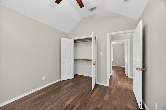 Building Photo - 3205 Carverly Ave