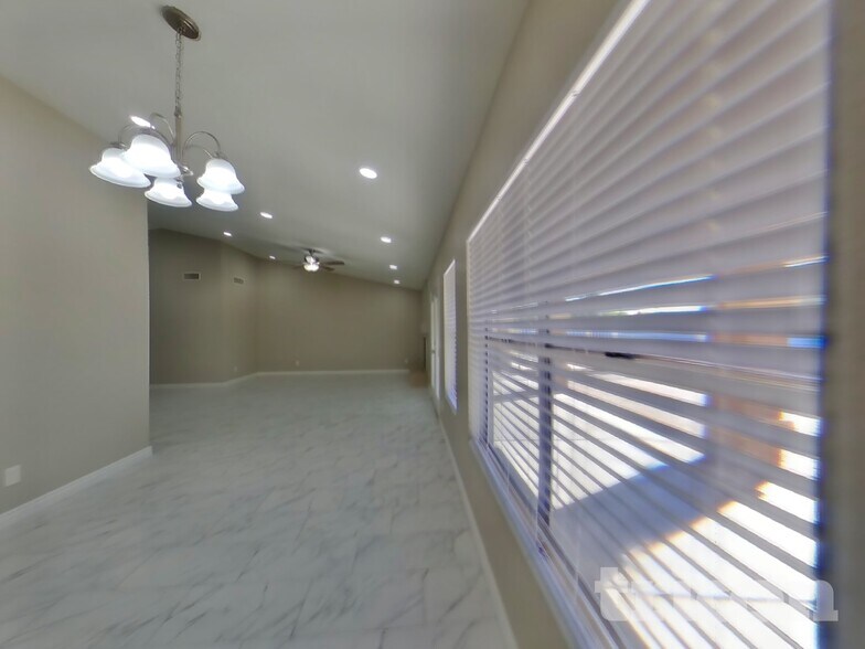 Building Photo - 4947 E Greenway Cir