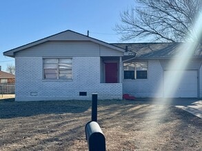 Building Photo - 4304 NW Pollard Ave