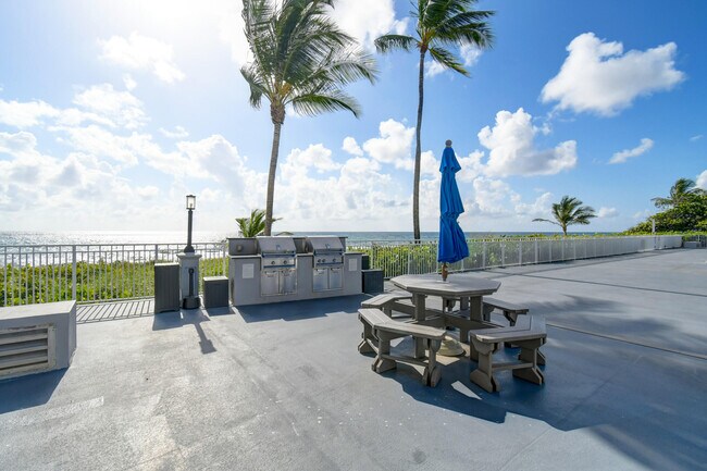 Building Photo - 3221 S Ocean Blvd