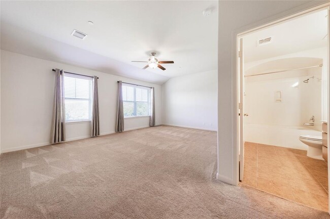 Building Photo - 1620 Bryant Dr