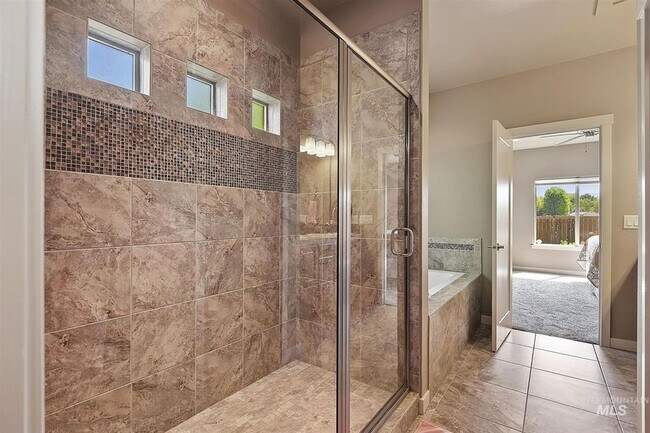 Building Photo - Pet Friendly Home Near The Foothills!