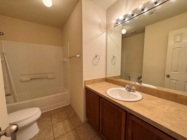 Building Photo - 172 Spruce Dr