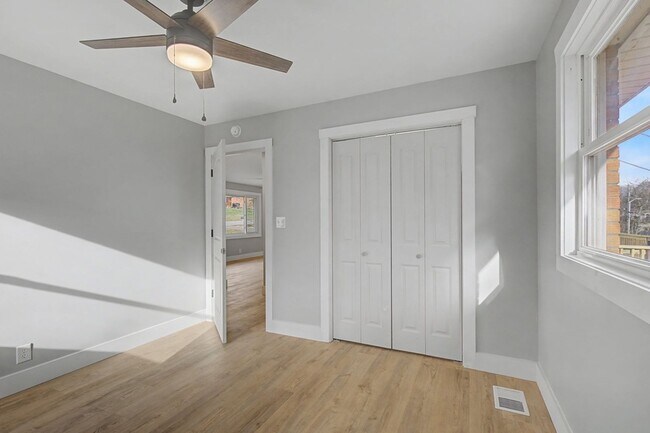 Building Photo - 534 Rosewood Dr