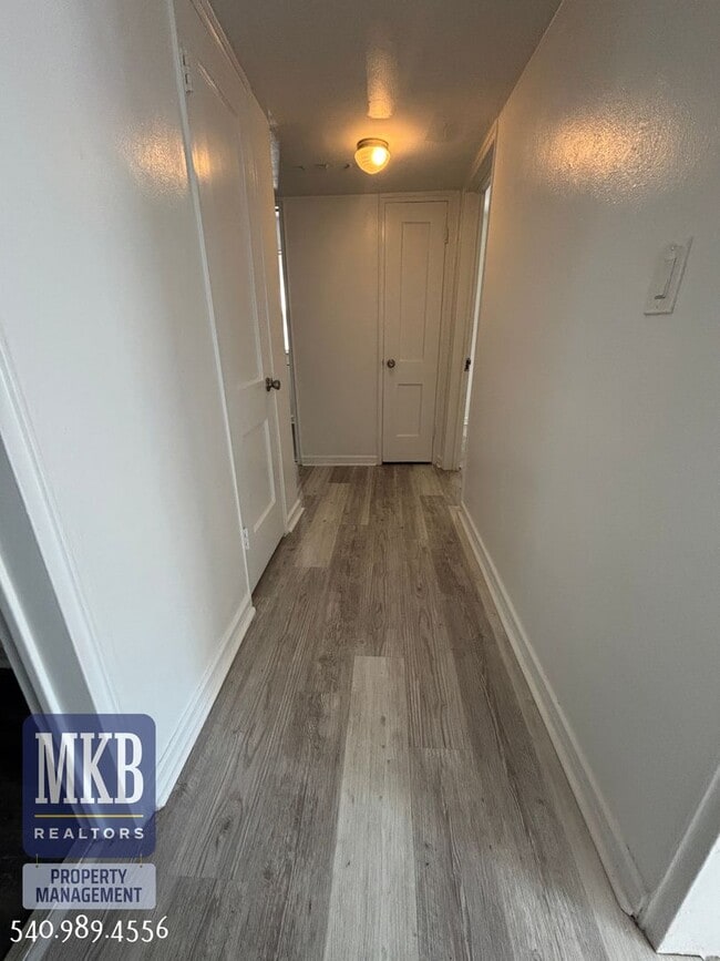 Building Photo - 2 Bedrooms, 1 Bath Condo located in South ...