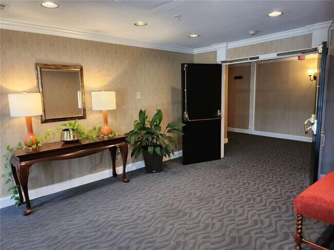 Building Photo - 27309 Plantation Dr NE