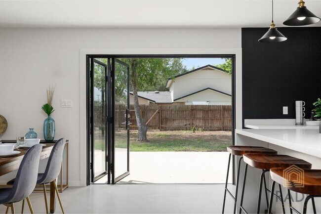 Building Photo - SPACIOUS 4 BED 3 BATH HOME FOR RENT!!!