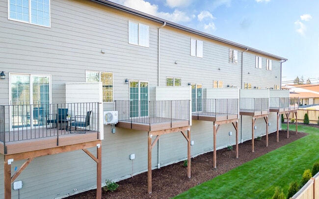 Building Photo - 11212 Bingham Ave E