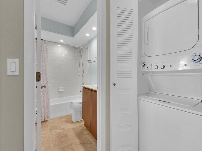 Building Photo - 6815 Sandtrap Dr