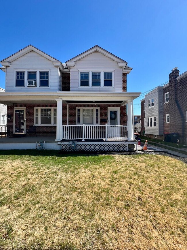 Building Photo - Gorgeous 3-Bedroom Townhome in Parkside! Available NOW!