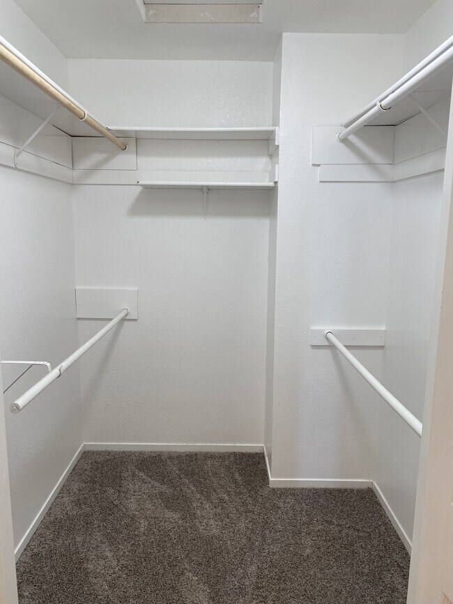 Building Photo - 2095 W Merritt Ave