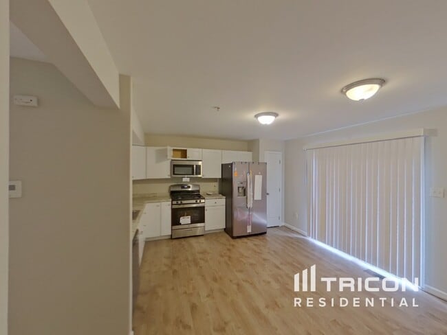Building Photo - 9861 Greenbriar Way
