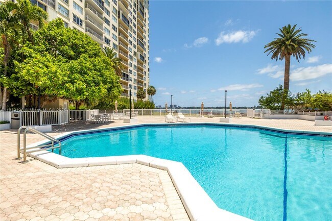 Building Photo - 11111 Biscayne Blvd