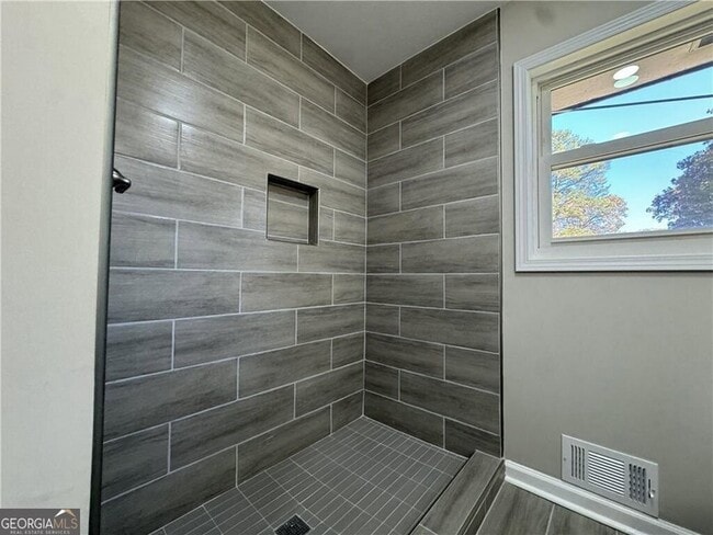 Building Photo - 3489 Creighton Rd SW