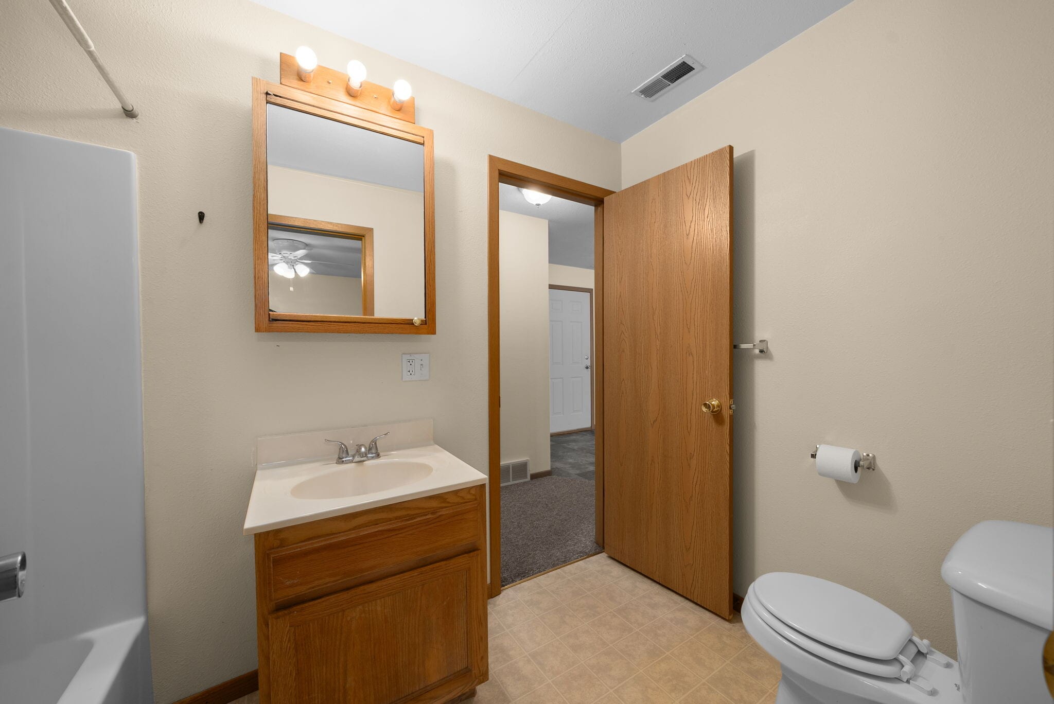 Bathroom - 1420 E Redwood Blvd