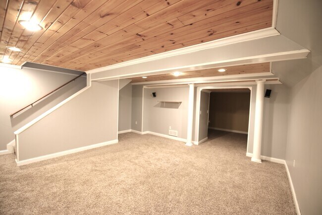 Building Photo - 4400 Greensbury Dr