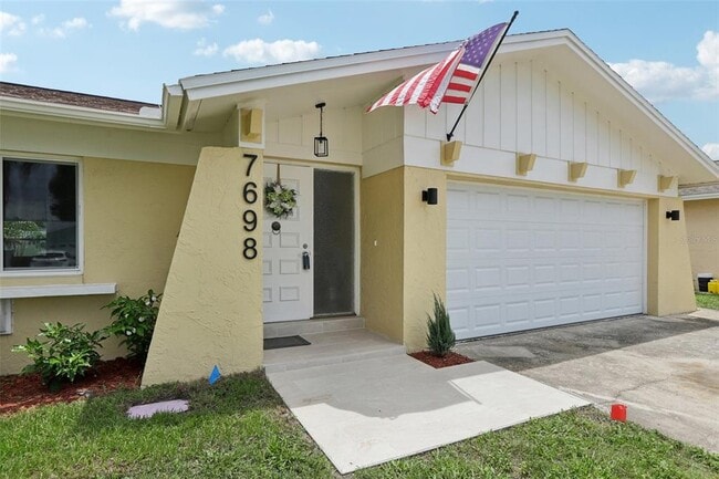 Building Photo - 7698 Cardiff Ct N
