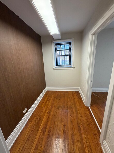 Building Photo - Charming 1 Bedroom ni CWE *1st Floor unit