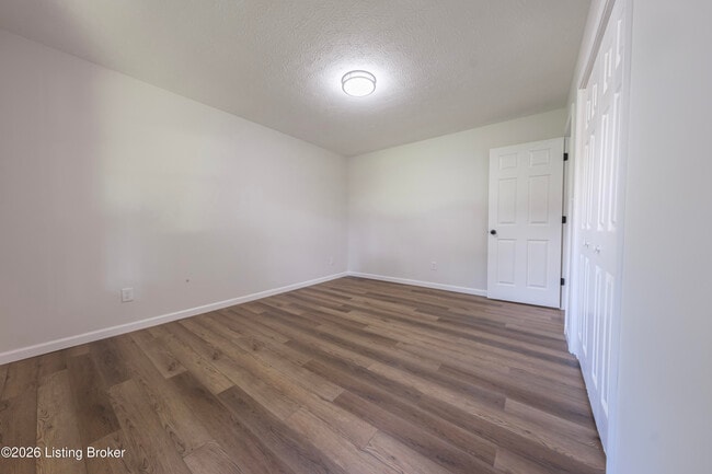 Building Photo - 309 E 6th St