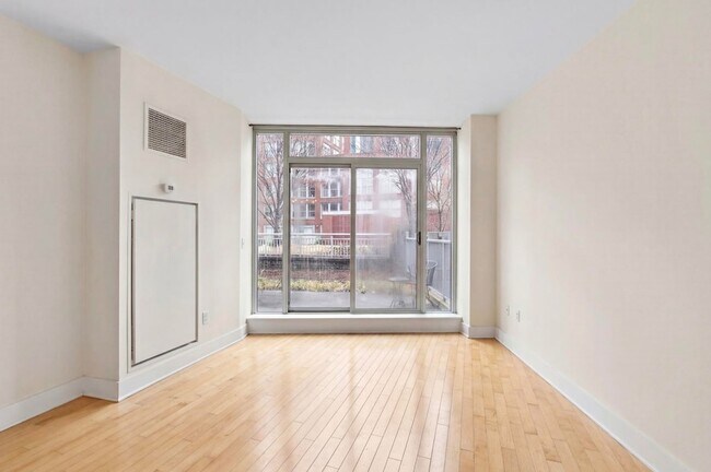 Building Photo - 1125 Maxwell Ln
