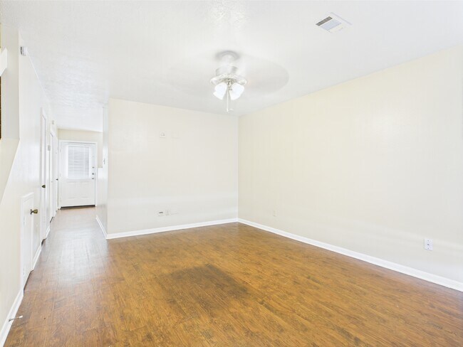 Building Photo - 704 San Pedro Dr