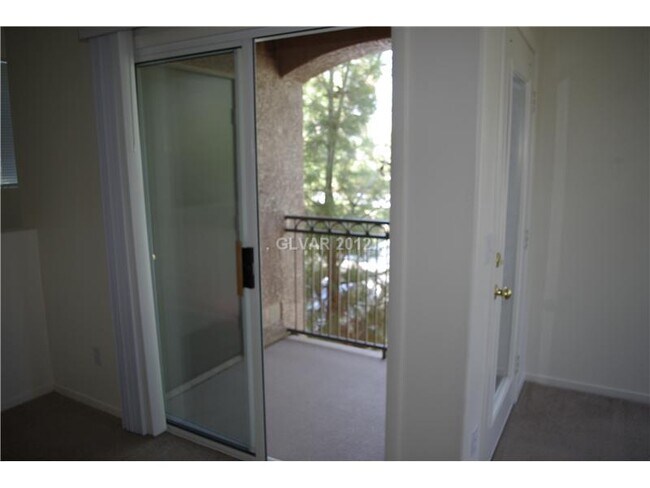 Building Photo - *CUTE 2 MASTER BEDROOM CONDO IN GATED COMMUNITY!!*