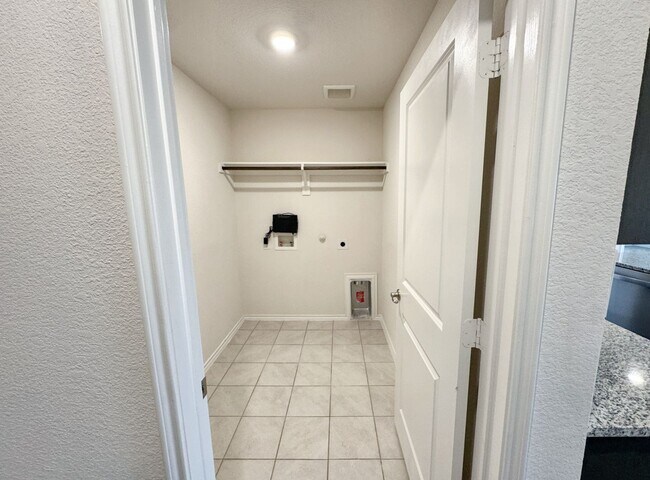 Building Photo - 3/2 in Magnolia Master Planned Community!