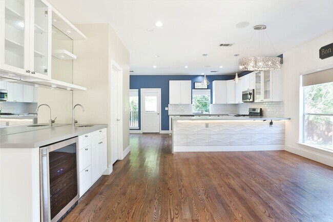 Building Photo - 1743 French Village Dr