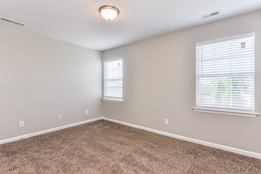 Building Photo - 1102 Braemar Highland Dr